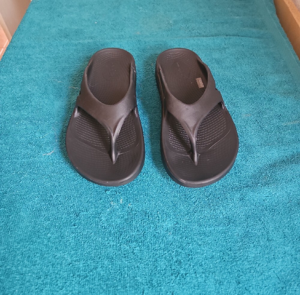 OOFOS OOriginal Recovery Sandal in black